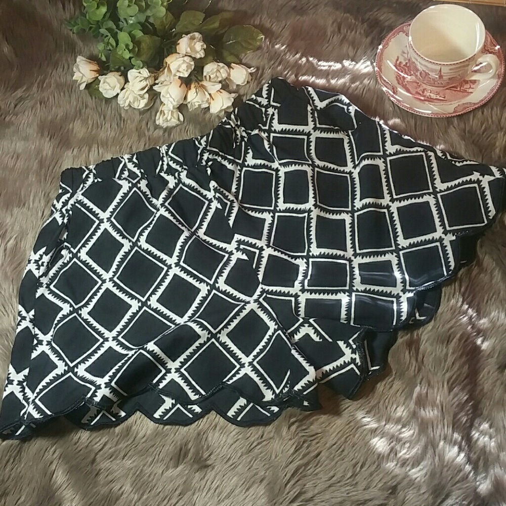 Like new Rue21 Scalloped bottom